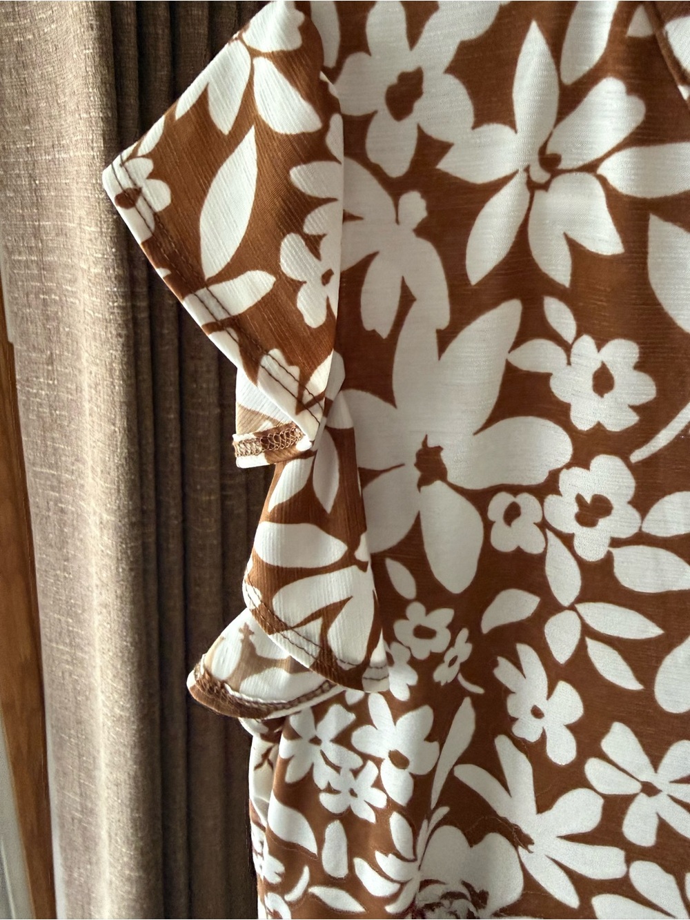 Clear Scarlett Brown & White Floral Flutter Sleeve Dress - Picture 3 of 5